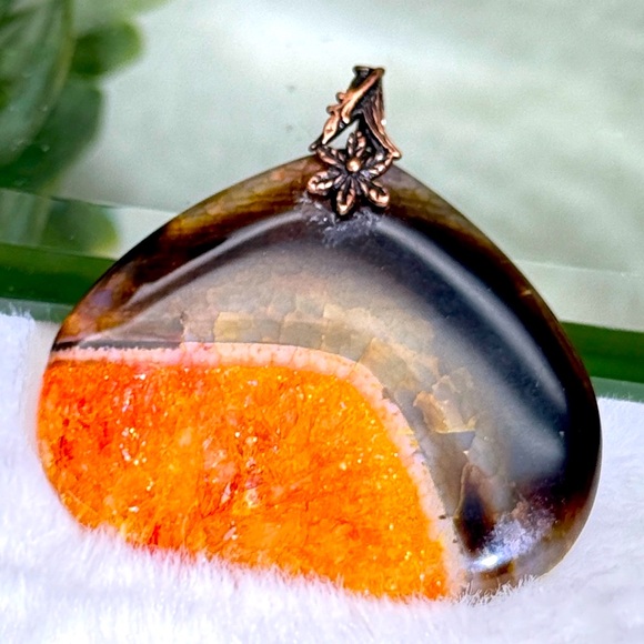 Jewelry - Unisex Agate Stone Pendant (Stone Statements)